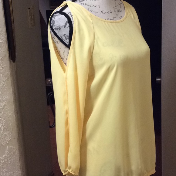 7 Avenue New York Company yellow top - Picture 5 of 6